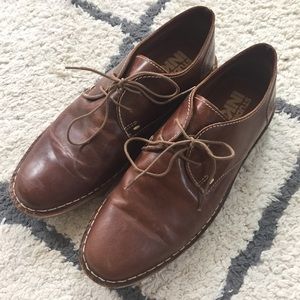 Men’s oxford style shoes